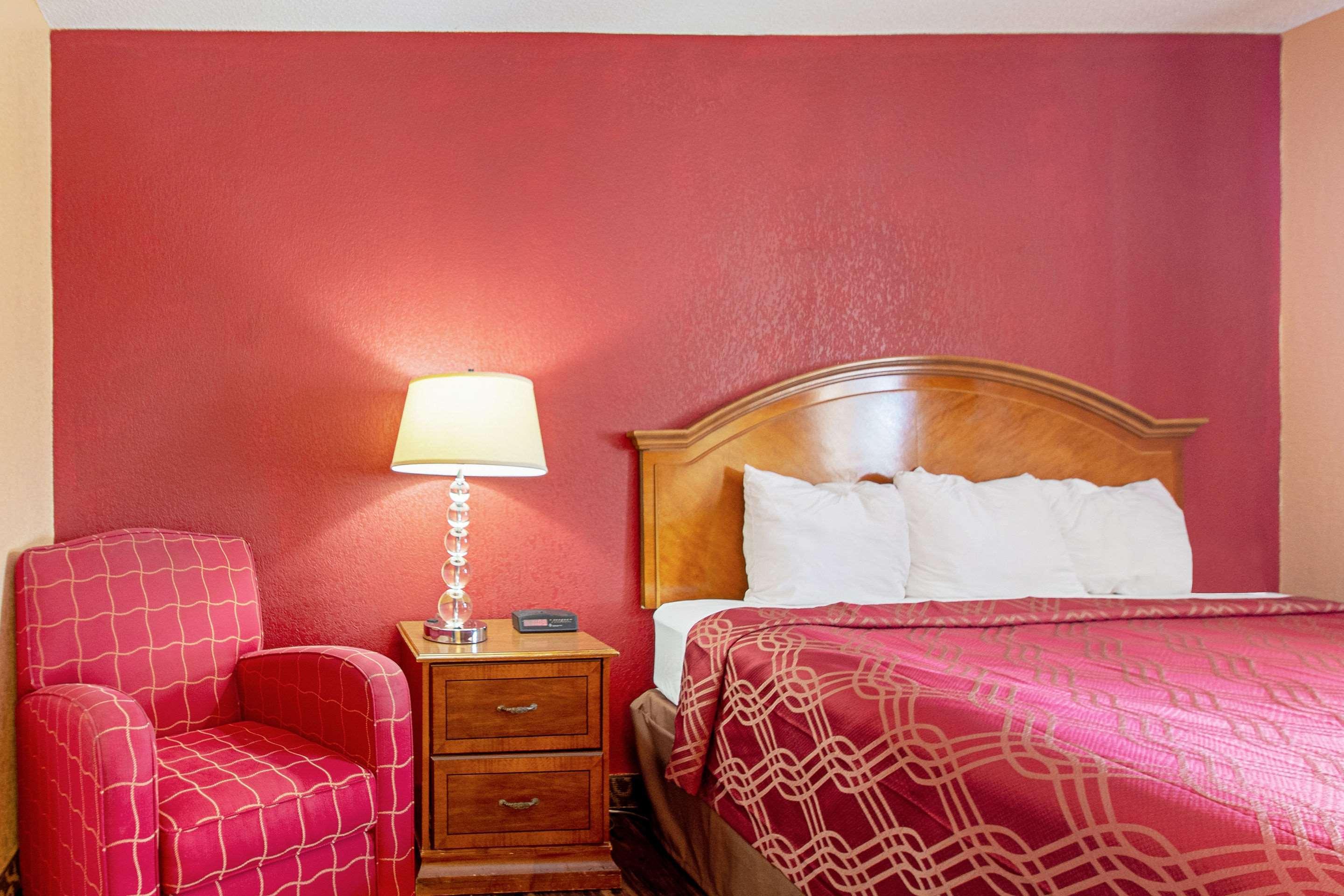Hotel Econo Utica