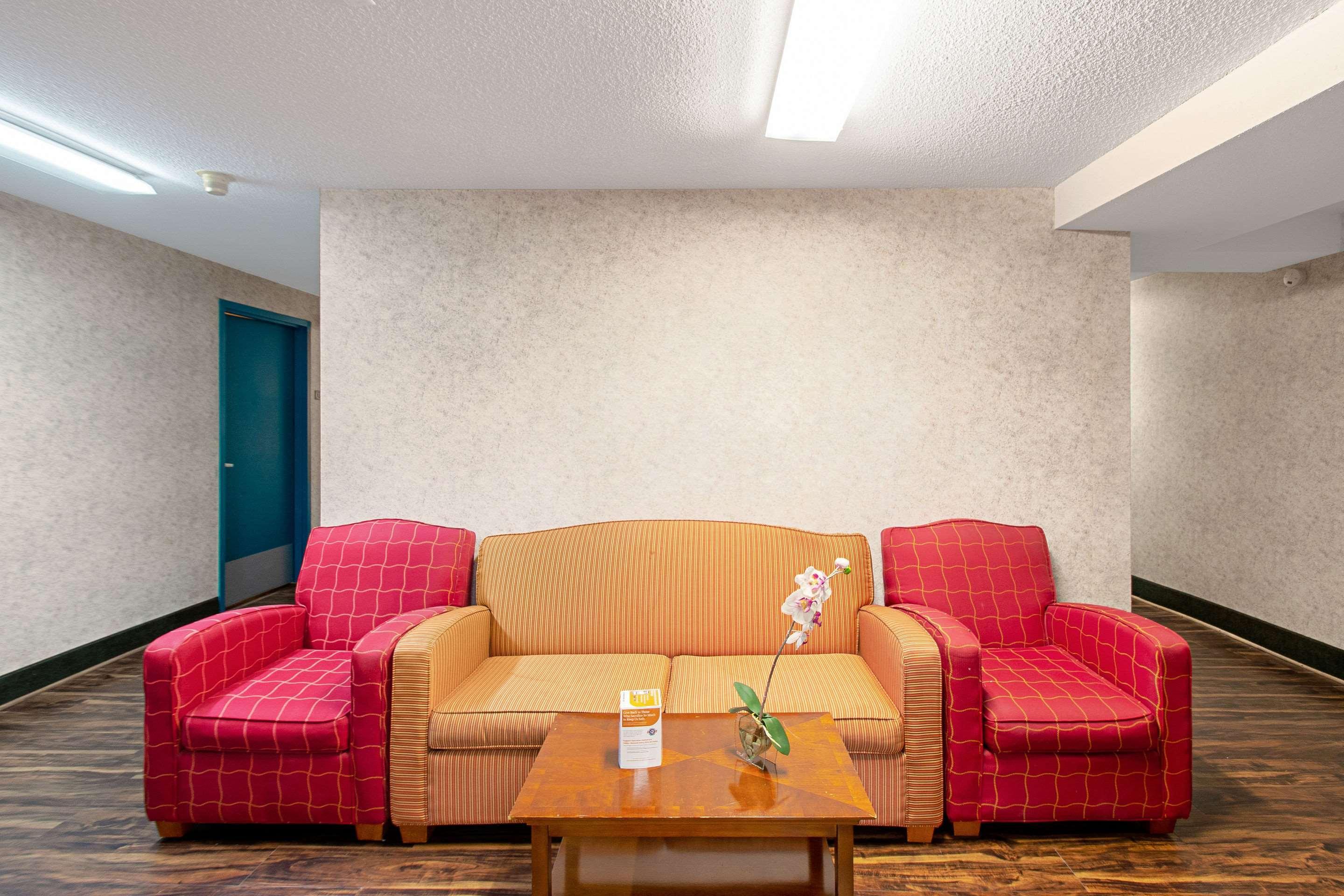 Econo Hotel