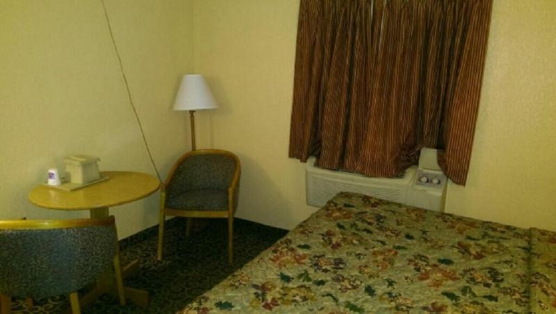 Hotel Econo Utica